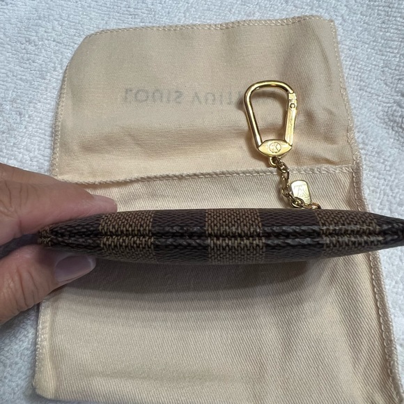 Authentic Louis Vuitton key/pouch with papers/ dust bag/box - Picture 5 of 8